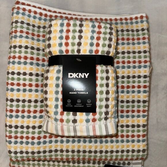DKNY Bath Towel Set Multicolor Cream White Pattern 4 Pieces Total NWT - Picture 3 of 5